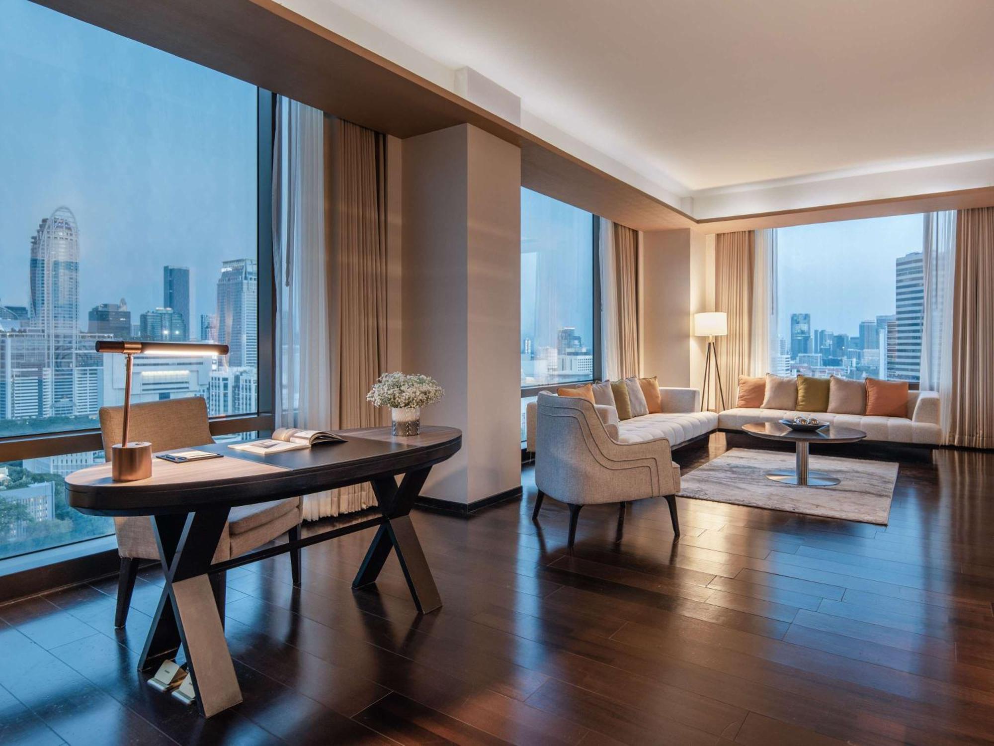 วี โฮเทล กรุงเทพฯ - เอ็มแกลเลอรี โรงแรม 5*